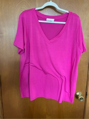 Zenana Women's V-Neck Short Sleeve Top - Hot Pink